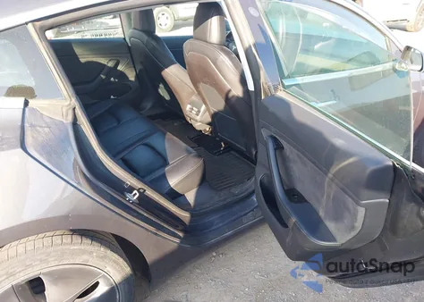 2019 Tesla Model 3 Long Range/Performance z USA, uszkodzony, nr VIN 5YJ3E1EB5KF418119